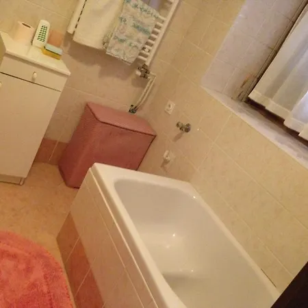 Mamin Apartma Marezige